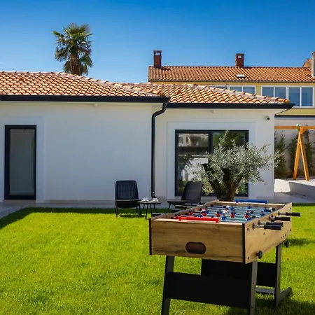 Beautiful Barbara With Pool In Kastelir Vila *