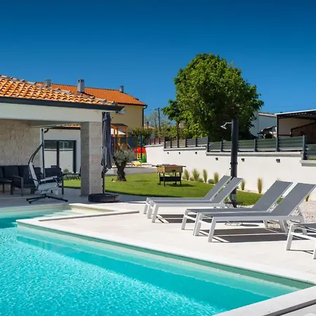 Beautiful Barbara With Pool In Kastelir Vila *