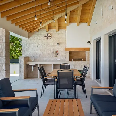 Villa Beautiful Barbara With Pool In Kastelir Babici