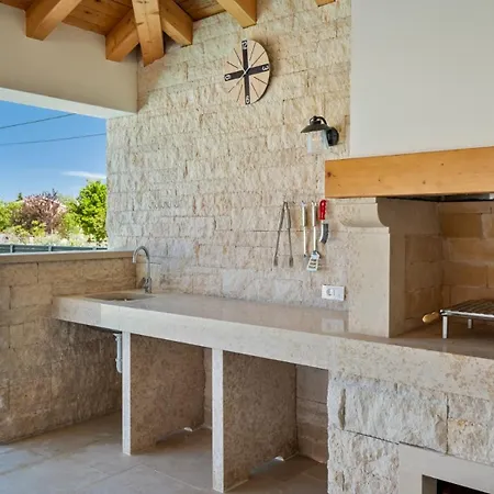 Villa Beautiful Barbara With Pool In Kastelir Babici